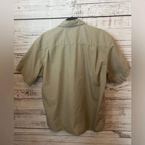 COLUMBIA- Men’s short sleeve button down shirt